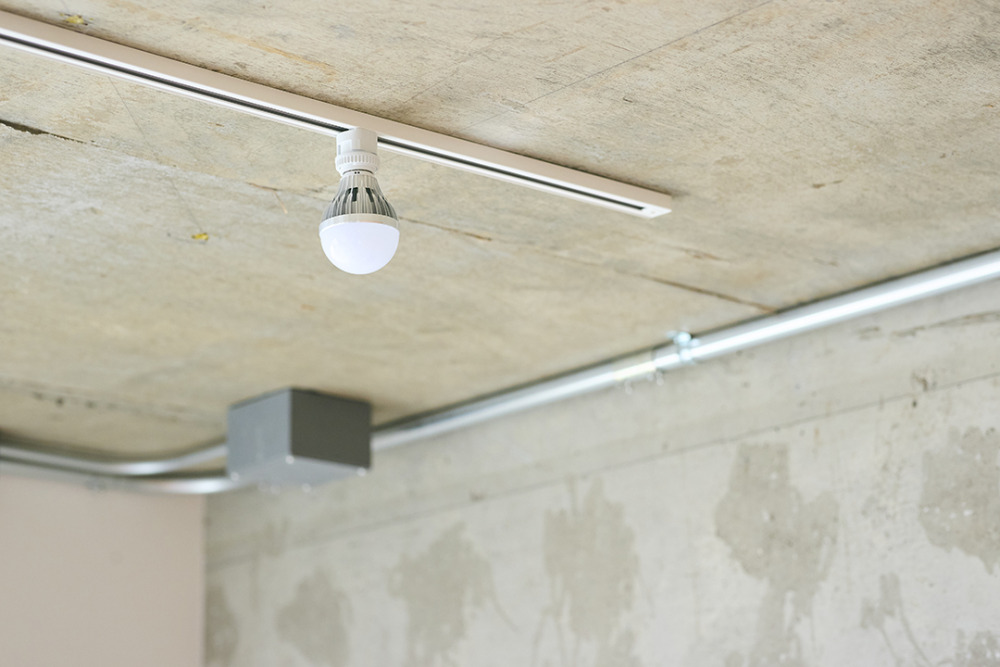 ユニークな仕上げが織りなす、創作的ミッドセンチュリー Vol.6