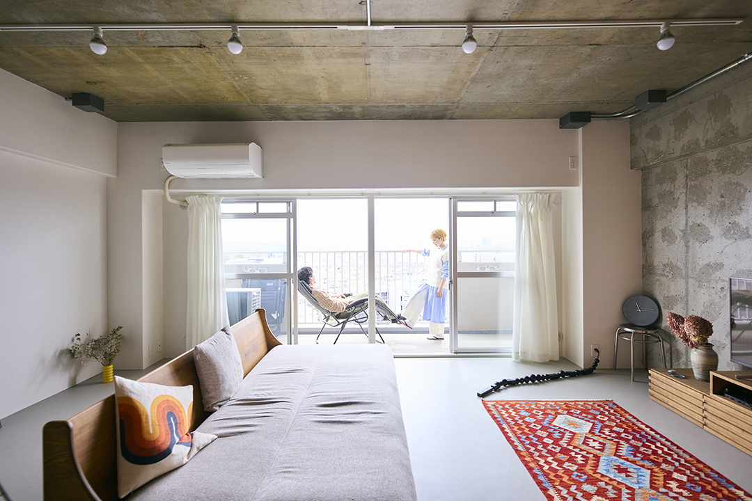 ユニークな仕上げが織りなす、創作的ミッドセンチュリー39