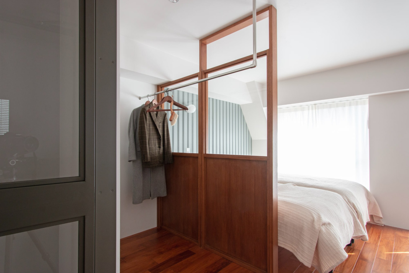 空間を区切りながらも、視界の広がりを生み出せる『木製パーティション』。