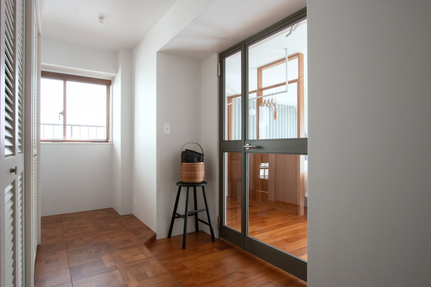 フレームの細さやガラス面の割り付け、枠のおさまりなど、山下が細部まで考え抜いたデザイン。