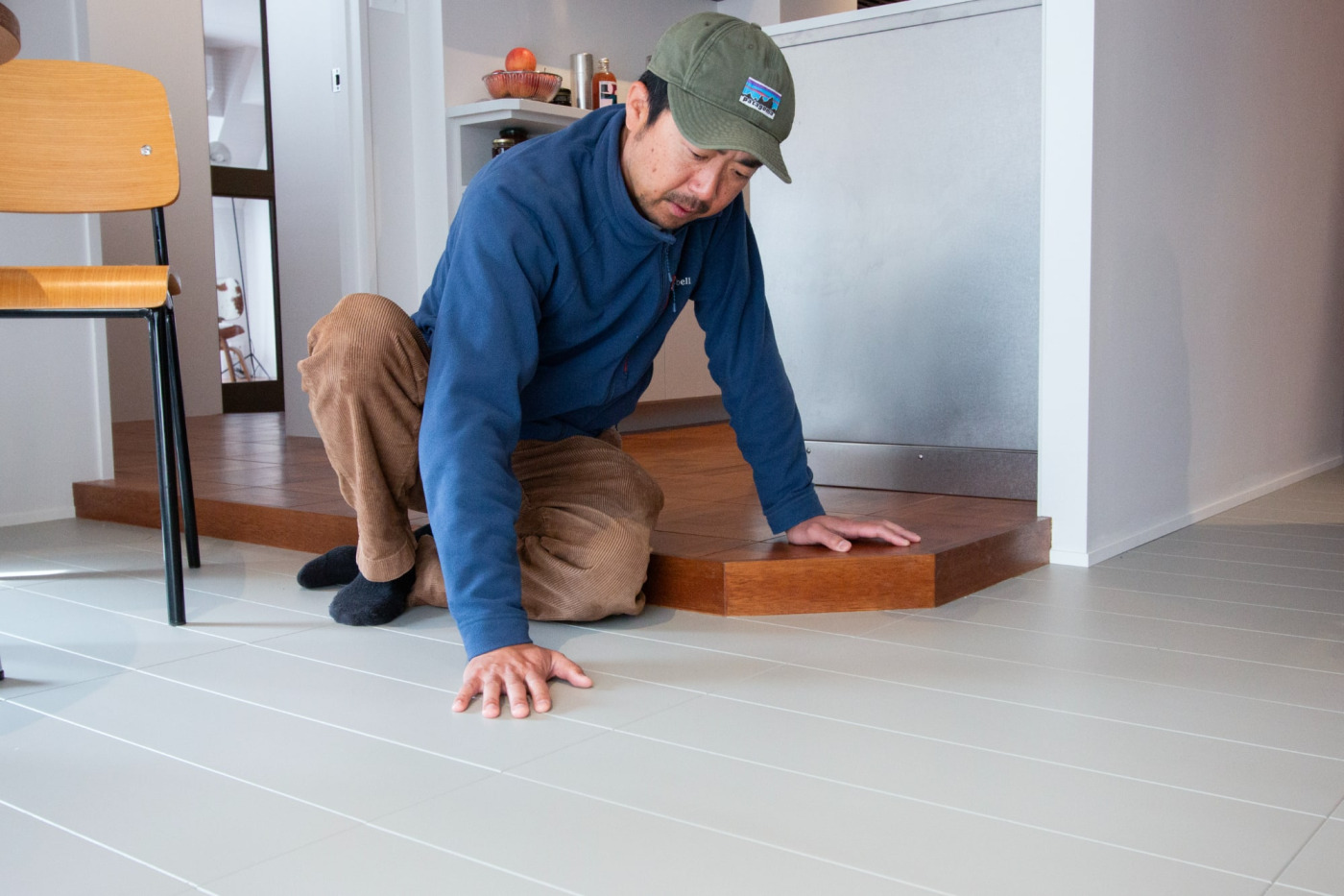 床面は摩擦が多いので、耐摩耗性の高い塗料を使い、サンプルテストを重ねてきました。