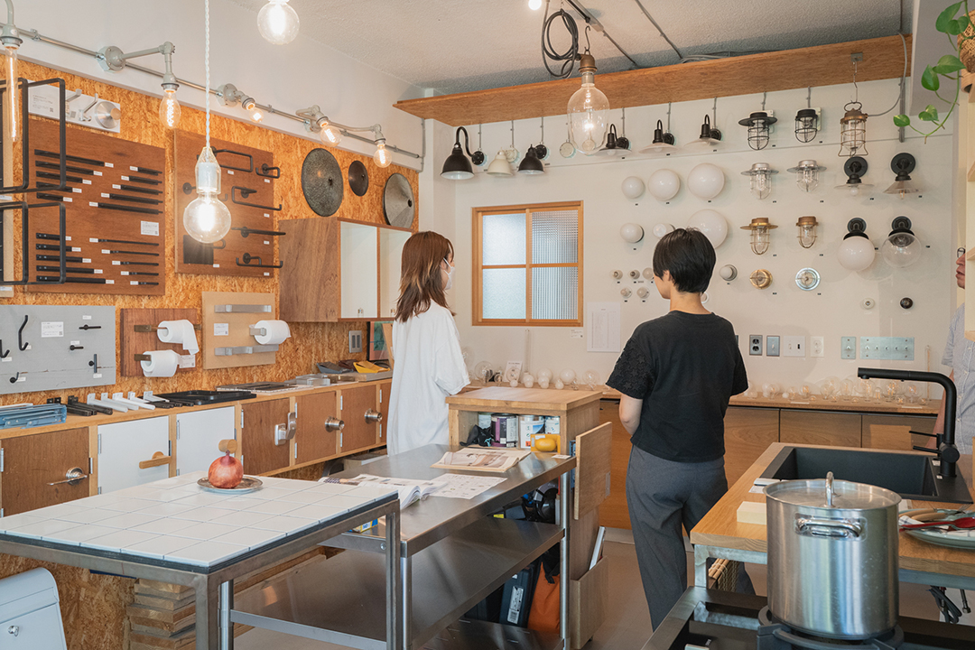 ニューカマープログラムのショールーム業務レクチャーの様子