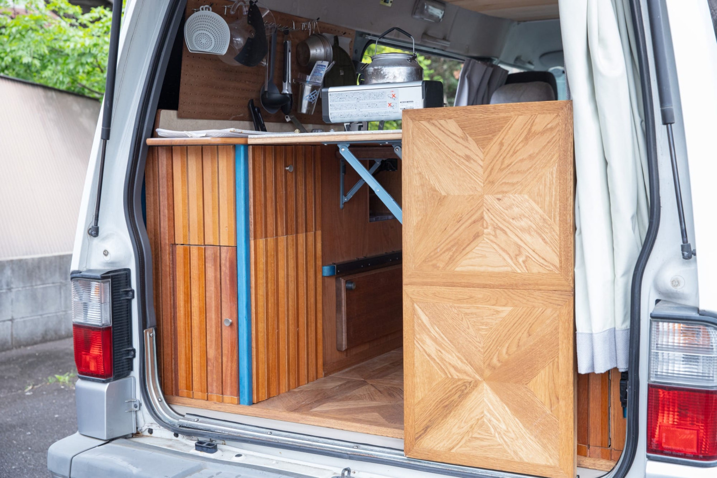 日常の延長にあるセカンドハウス。倉庫リノベと車DIYで育む「家族と個人」のいい関係。28