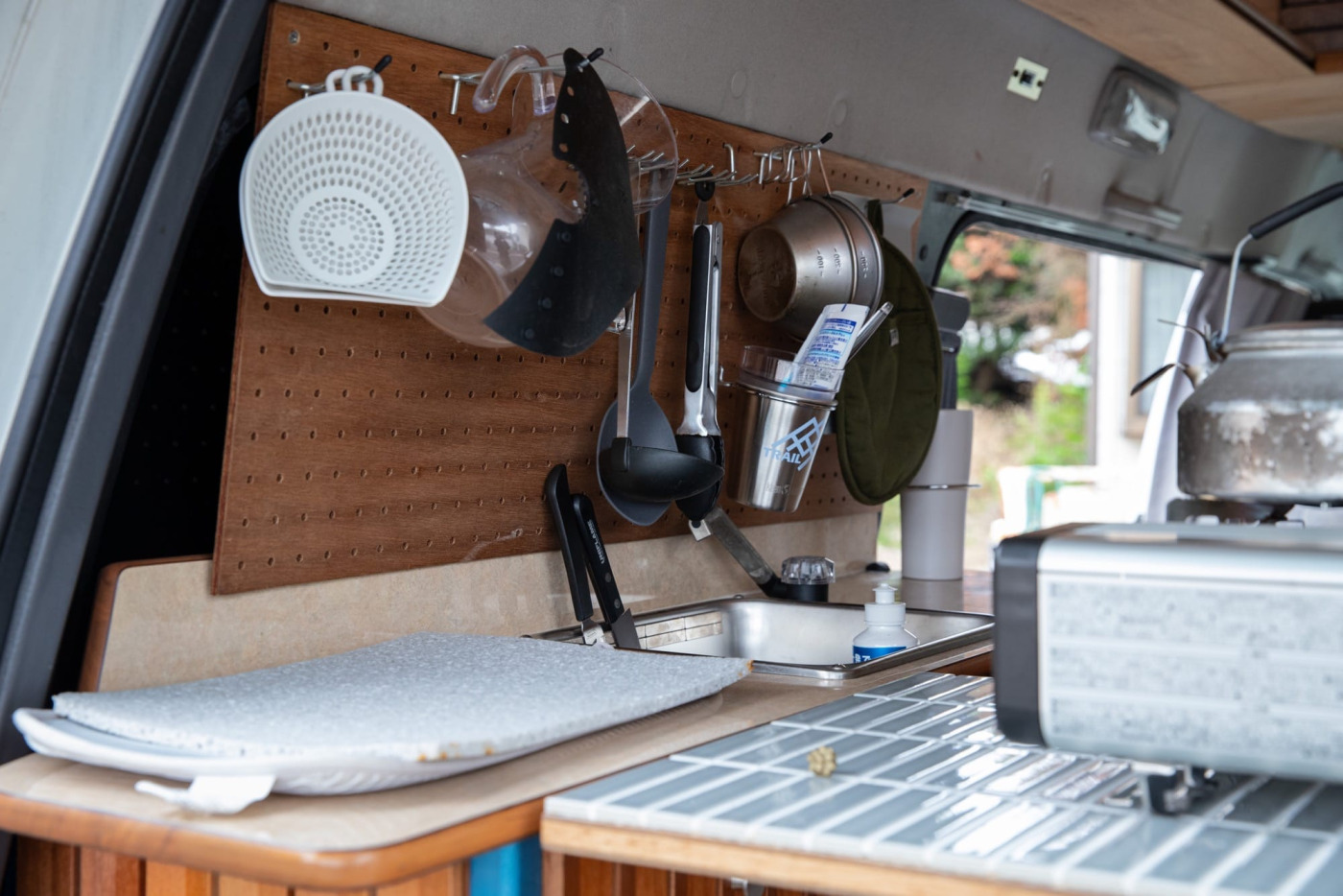 日常の延長にあるセカンドハウス。倉庫リノベと車DIYで育む「家族と個人」のいい関係。32