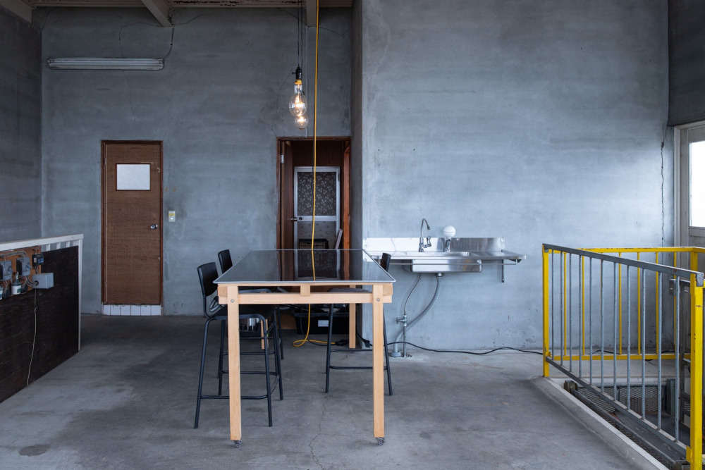 「完璧」より「アドリブ」？古い倉庫兼住居を、1年かけて改装した秘密基地DIY Vol.1