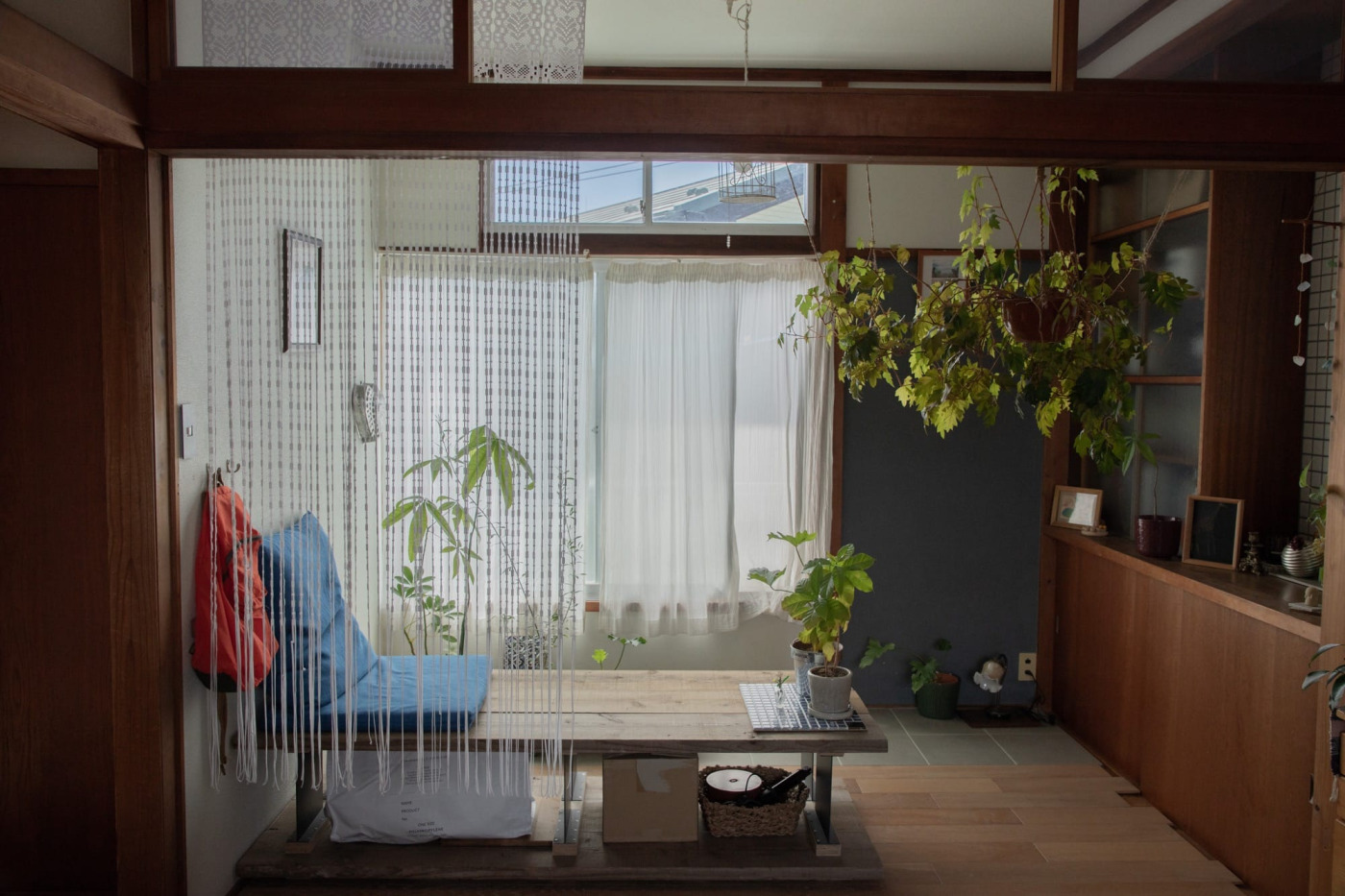 植物や日光の光、外からの風を感じる、お気に入りの空間になっています。