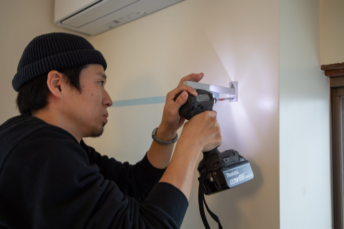 基礎から賃貸向けの方法まで！棚・フックの取り付け方を教わって試してみた40