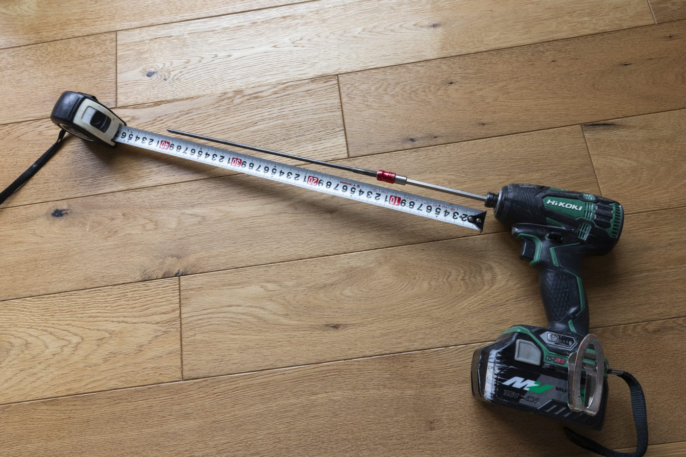 なんと、全長40cm！長い！！なにか、虫の穴をつつく用の観察道具とかに使えそう⋯⋯と、なぞな妄想が広がります。