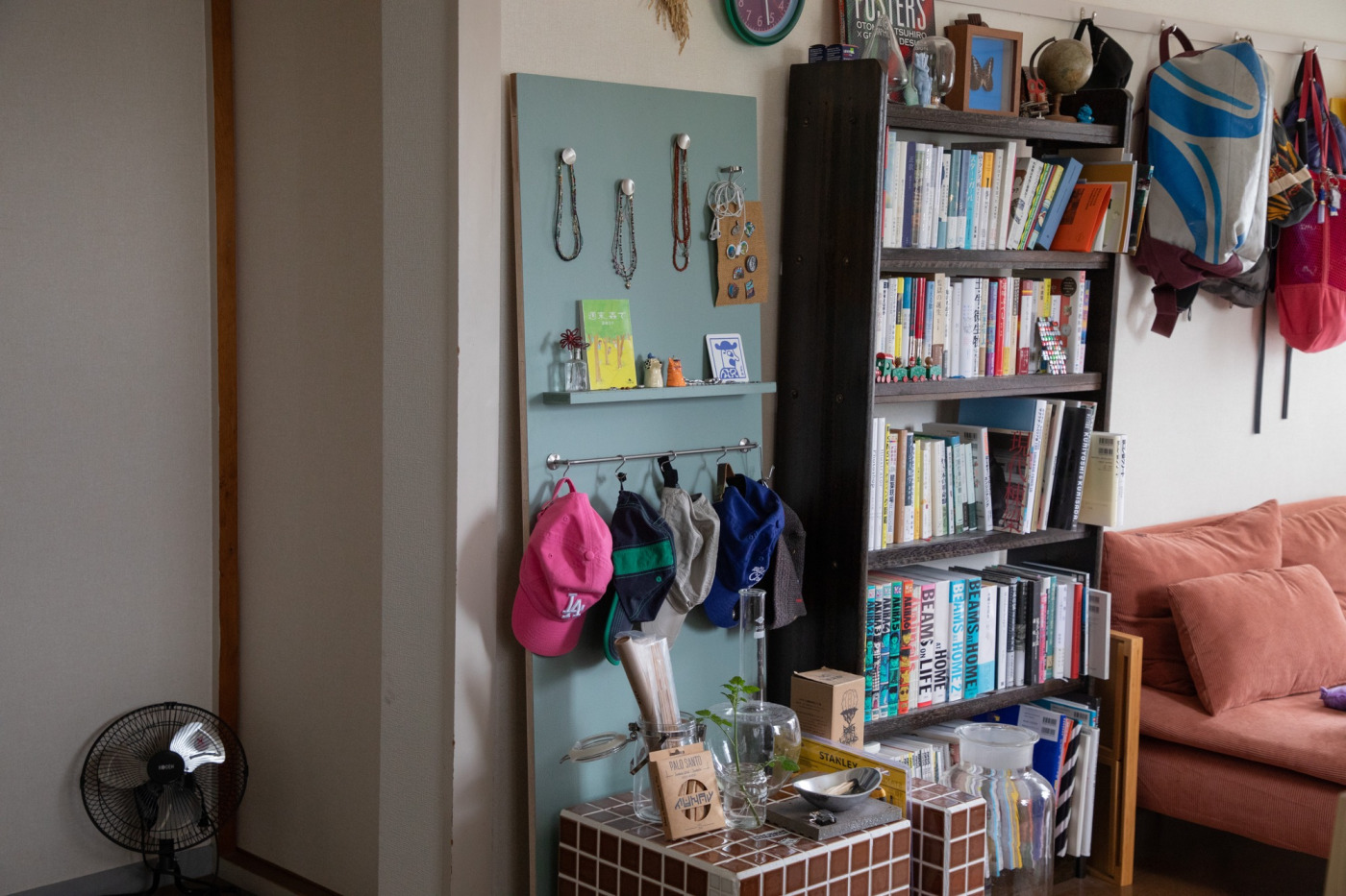 壁に穴を開けない「壁面収納DIY」。賃貸でもできる、立てかけ収納をつくってみた！96