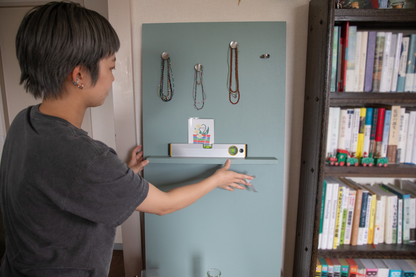 壁に穴を開けない「壁面収納DIY」。賃貸でもできる、立てかけ収納をつくってみた！69