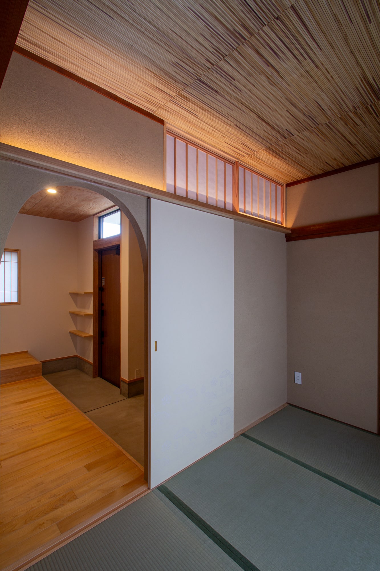 階段箪笥、にじり口、雪見障子。和の要素と多彩な木で個性を描き出した、築31年の中古戸建てリノベ27