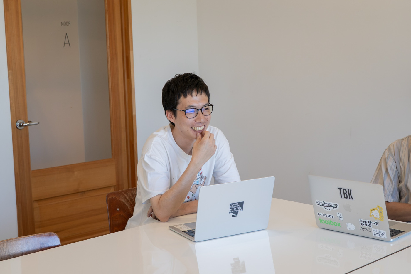 30歳を前に一念発起して自動車メーカーから建築・設計の世界に飛び込んだというサギー