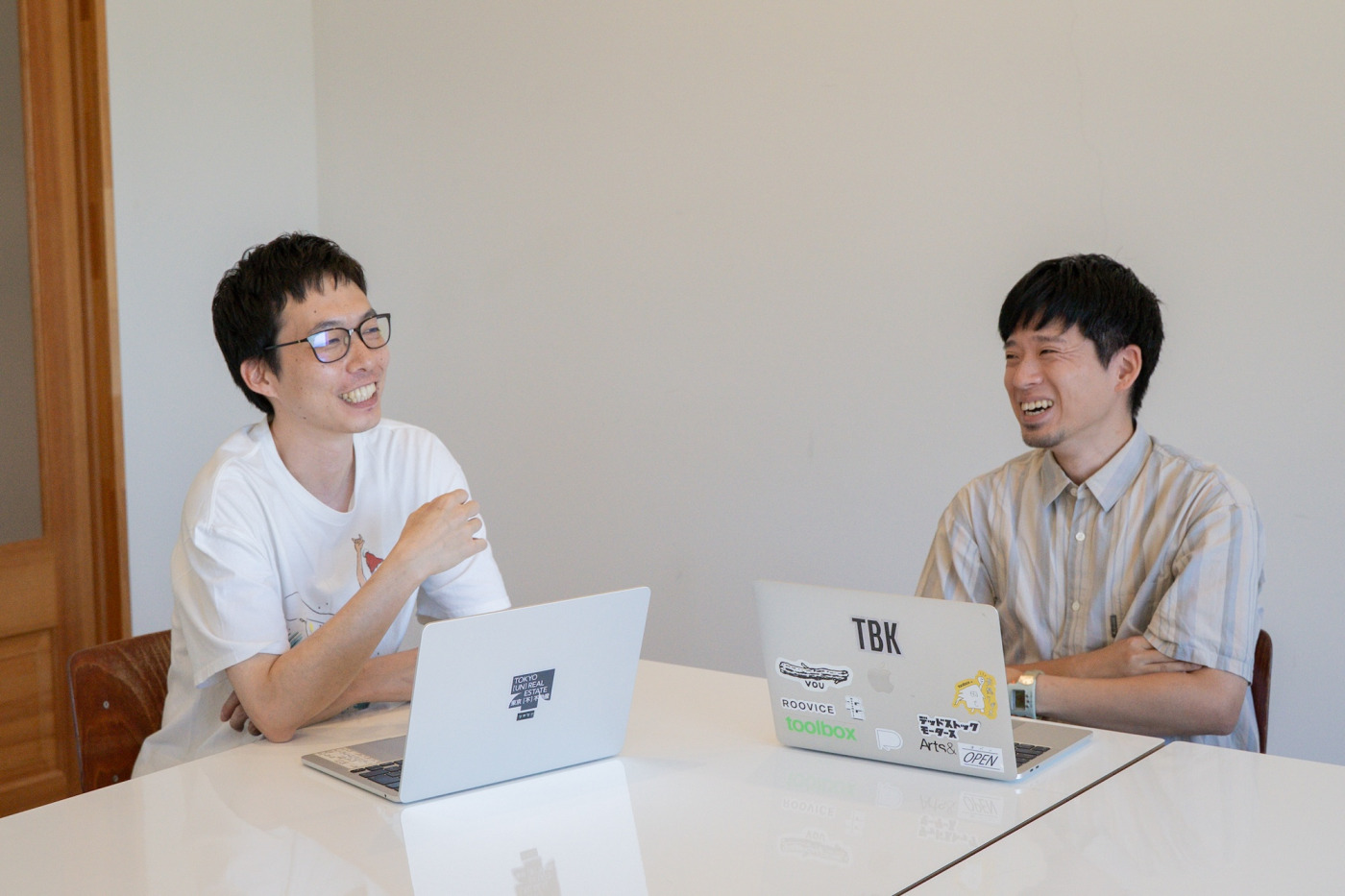 toolbox工事班の発足当時を思い出しながら楽しそうに話す二人（左：サギー　右：やいちゃん）