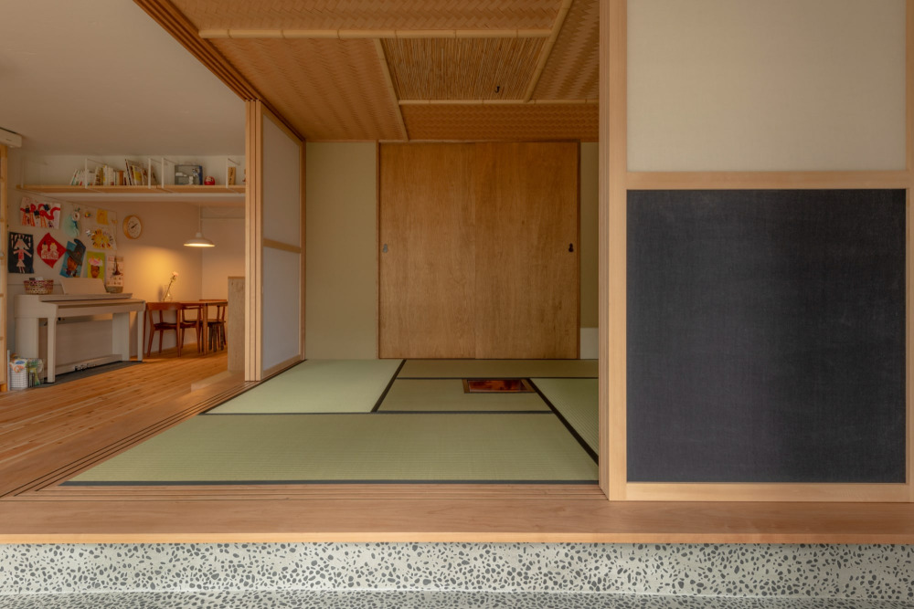 マンションの一室に本格茶室。「好きなことをして暮らしたい」を形にした、4人家族の趣味と生活が共存する家