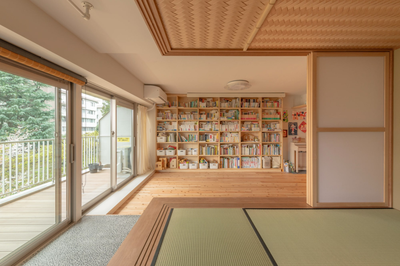 バルコニーはデッキ貼りにして、屋外を気軽に楽しめる場所にしています。