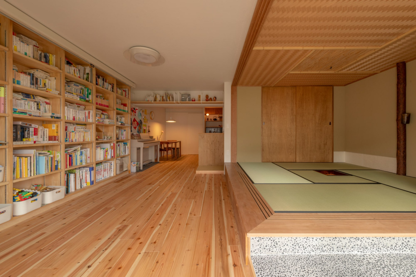 茶室の引き戸は、シーンに応じて開閉して、空間のつながりを操作できます。