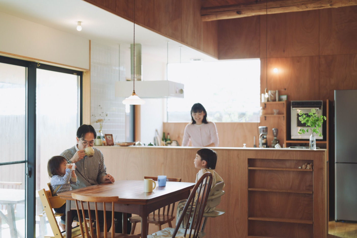 “テラスリビング”が家の中と庭を繋ぐ。平屋の古民家で始める、親子4人のおおらかな暮らし23