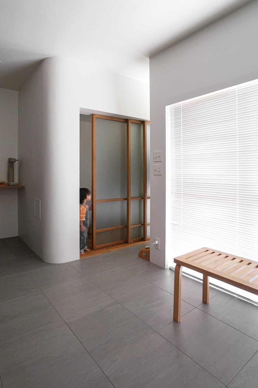 「視界に入る全てに妥協なし」。“中途半端にしない”選択で叶えた、テラコッタキッチンのある住まい11