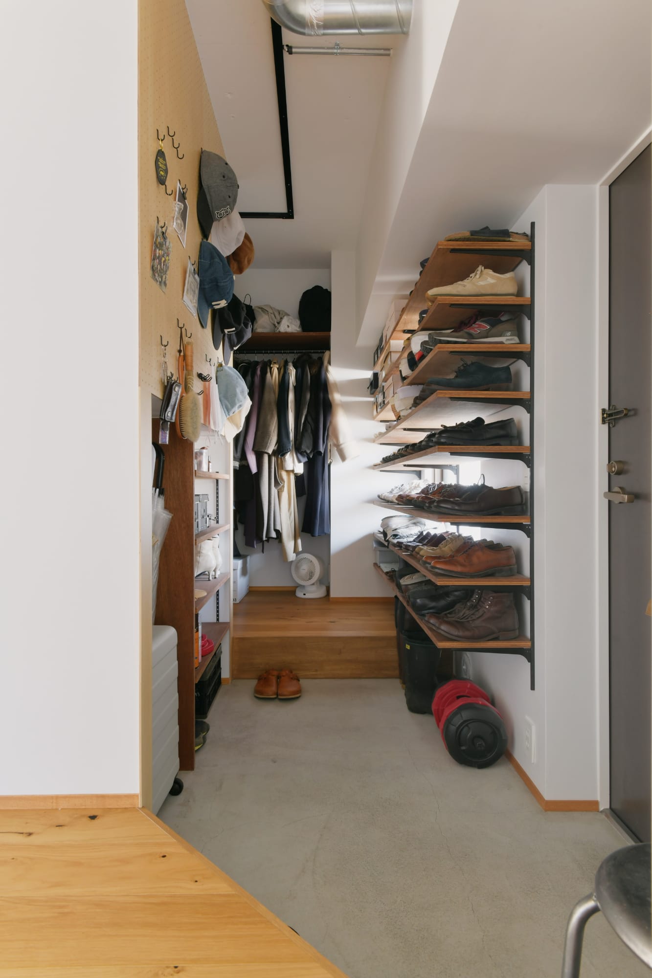 クローゼット、どこにつくる？ 個室から飛び出した「服の収納」の間取りアイデア18