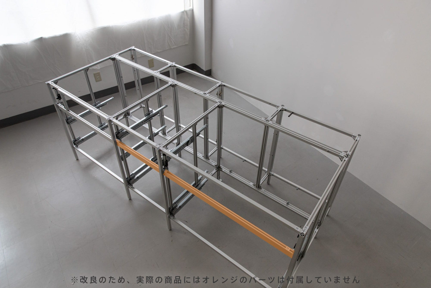 少ない工具で家具のようにシンプルに組み上がる。アルミフレームのキッチンを組み立ててみた！49