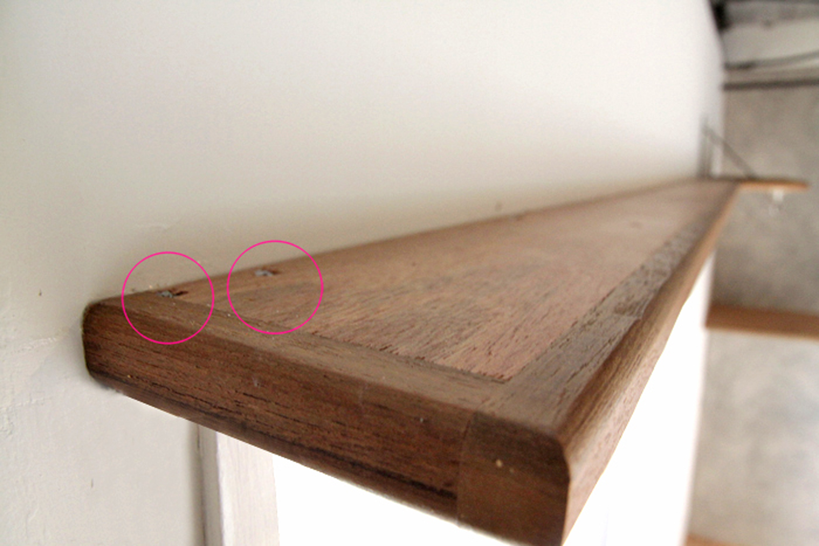 木製カーテンレール アッシュ シングル DW-CB002-06-G015 取付例：ビスで窓枠に直接打ち付け（チーク ダブル）