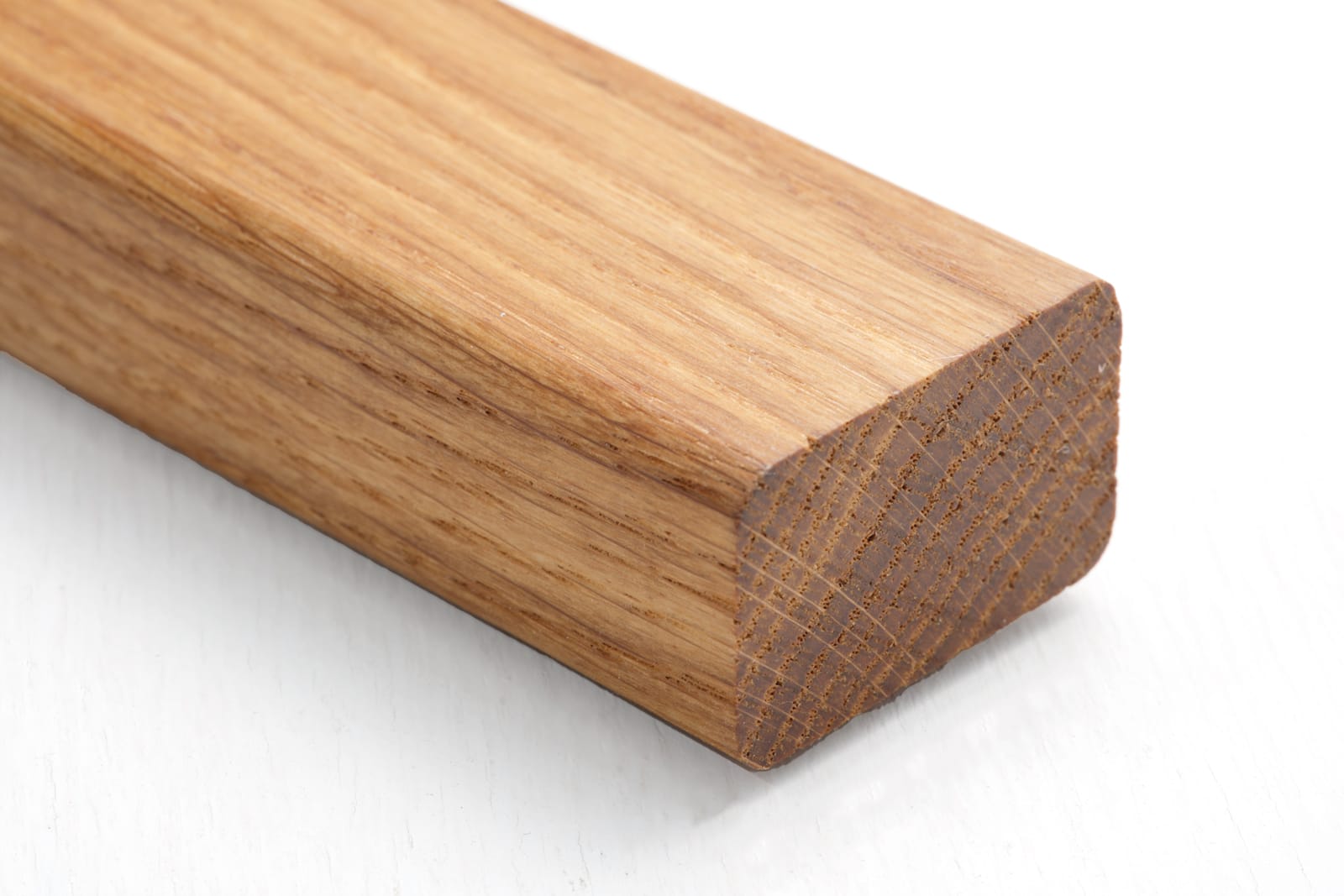 木と鉄の手摺 オーク L3010～3800 ET-SH004-04-G250 丸くなりすぎない程度に面取りしています。無垢材なので現場カットも可能