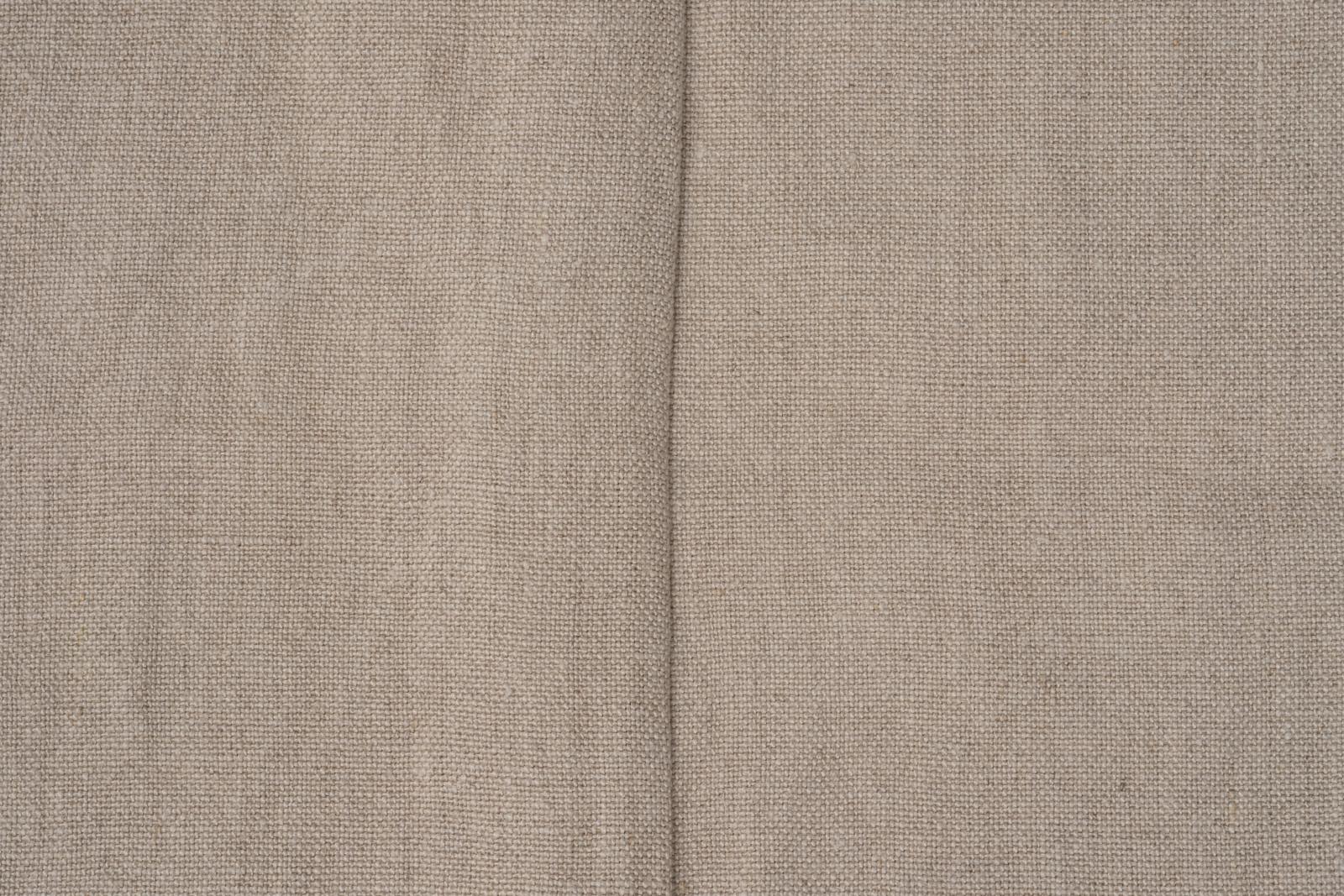 セルヴィッチリネンカーテン フラット スタイル ネイビー DW-CB005-03-G114 1.5巾と2巾には1カ所、2.5巾と3巾には2カ所にこのような継ぎ目がでます