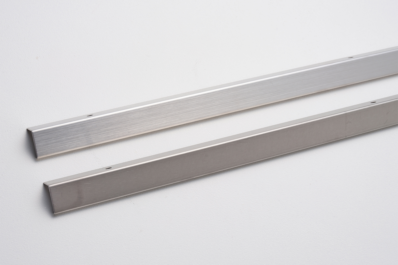 キッチン付帯パーツ キッチン天板T16用コンロフィラー バイブレーション KB-PT005-01-G141 上がバイブレーション仕上げ、下がヘアライン仕上げ