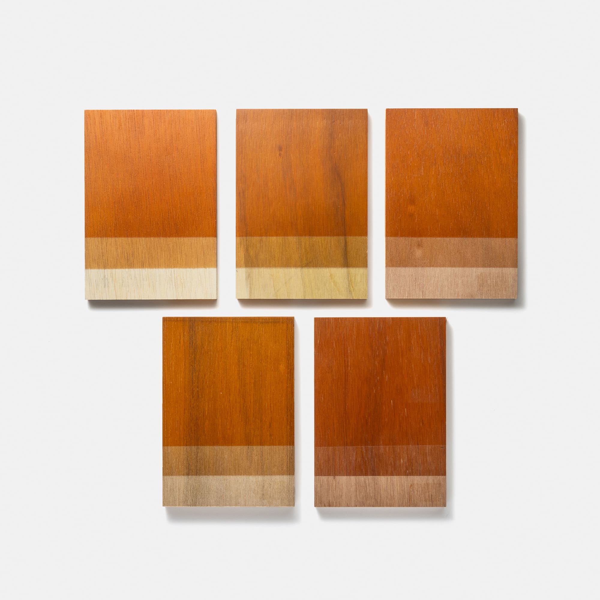 木製シェルビング 棚板 W900 PS-BK009-07-G289 ラワン合板は基材の色の幅があるため、下地の色に合わせて調色しています