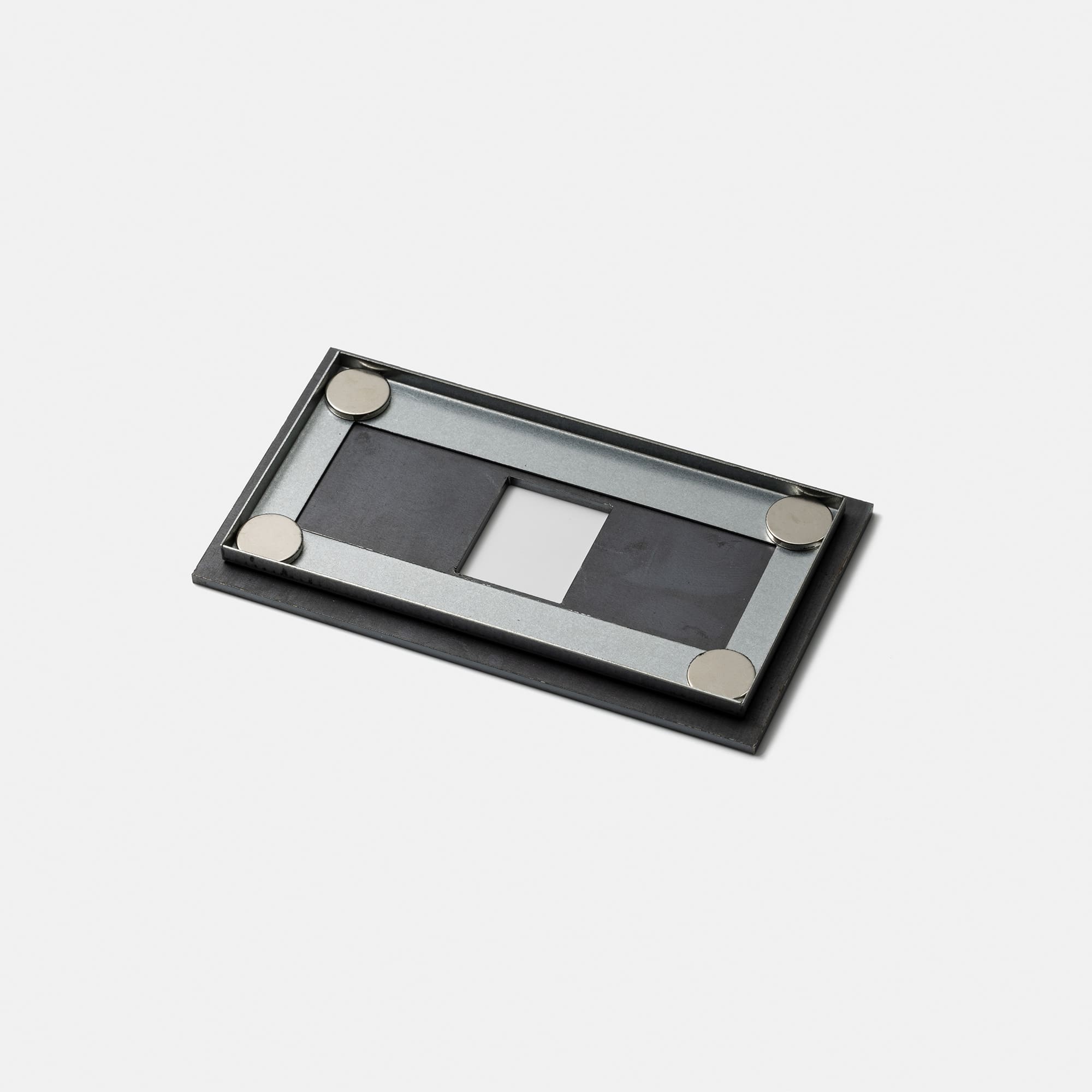 メタルスイッチプレート 鉄 1口用 LT-PS009-01-G141 マグネットが付属します