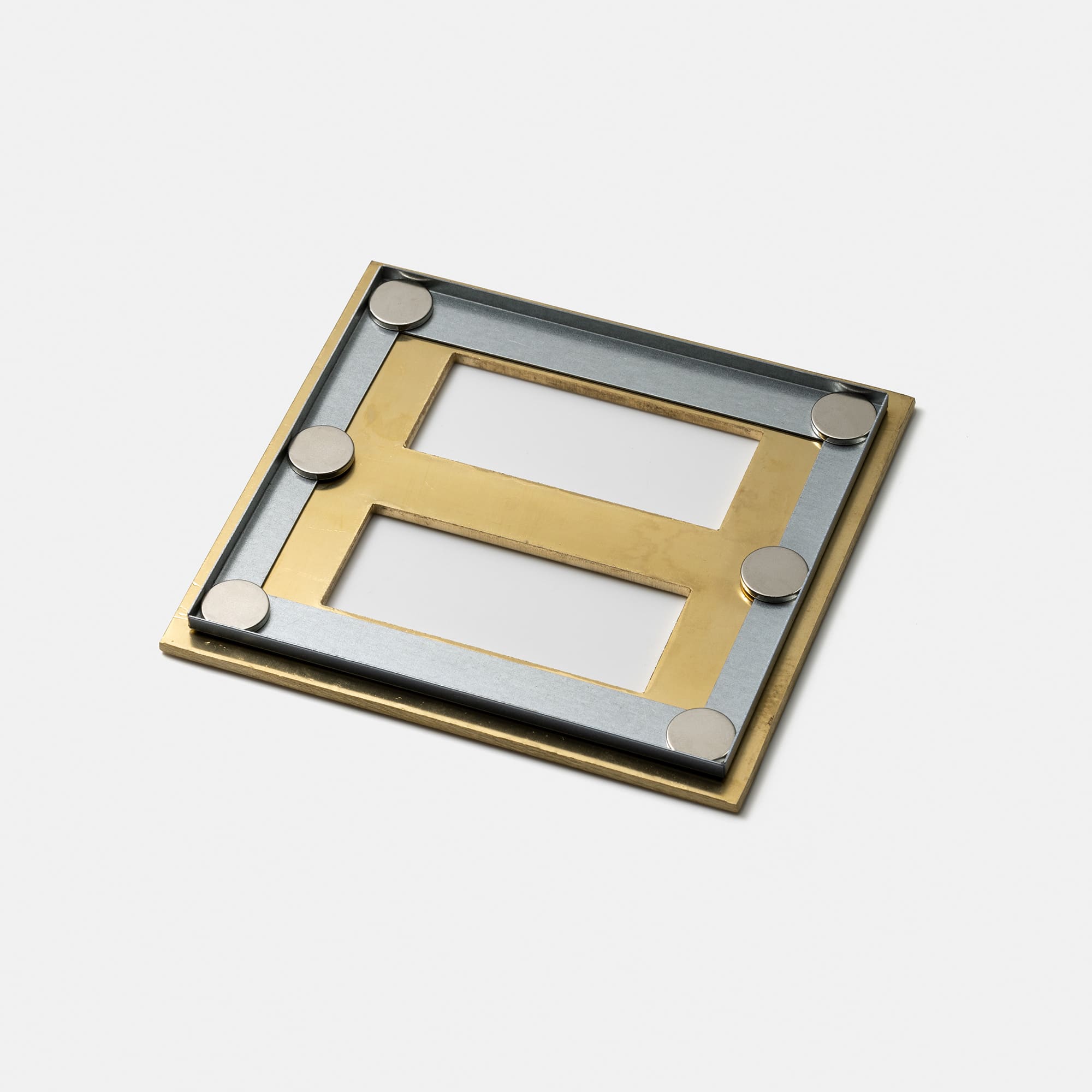 メタルスイッチプレート 真鍮 2連 3口用 LT-PS009-21-G141 マグネットが付属します