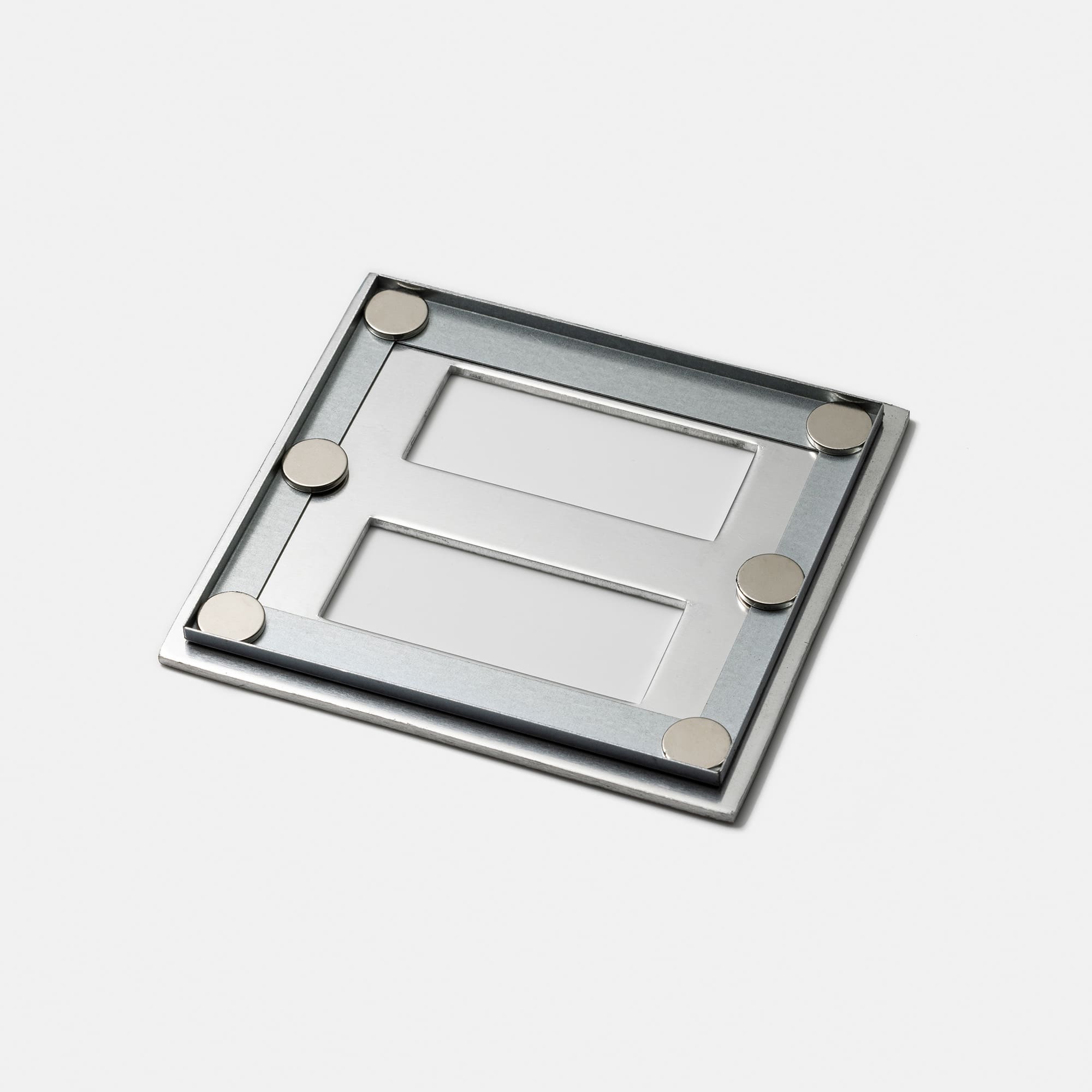 メタルスイッチプレート アルミ 2連 3口用 LT-PS009-20-G141 マグネットが付属します