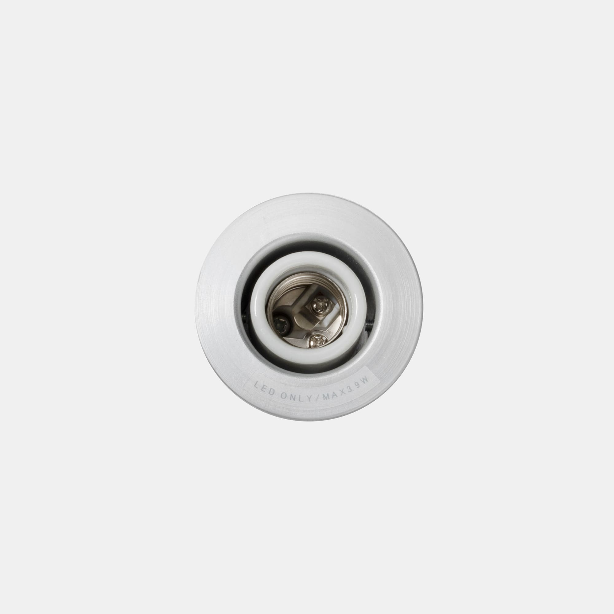 フラットレセップ E17 アルミ LT-BR019-03-G141 納品時についているシールは剥がせます。賃貸や施設など不特定多数が使う場合に、剥がさず使用できるよう目立たせない配慮をしました。