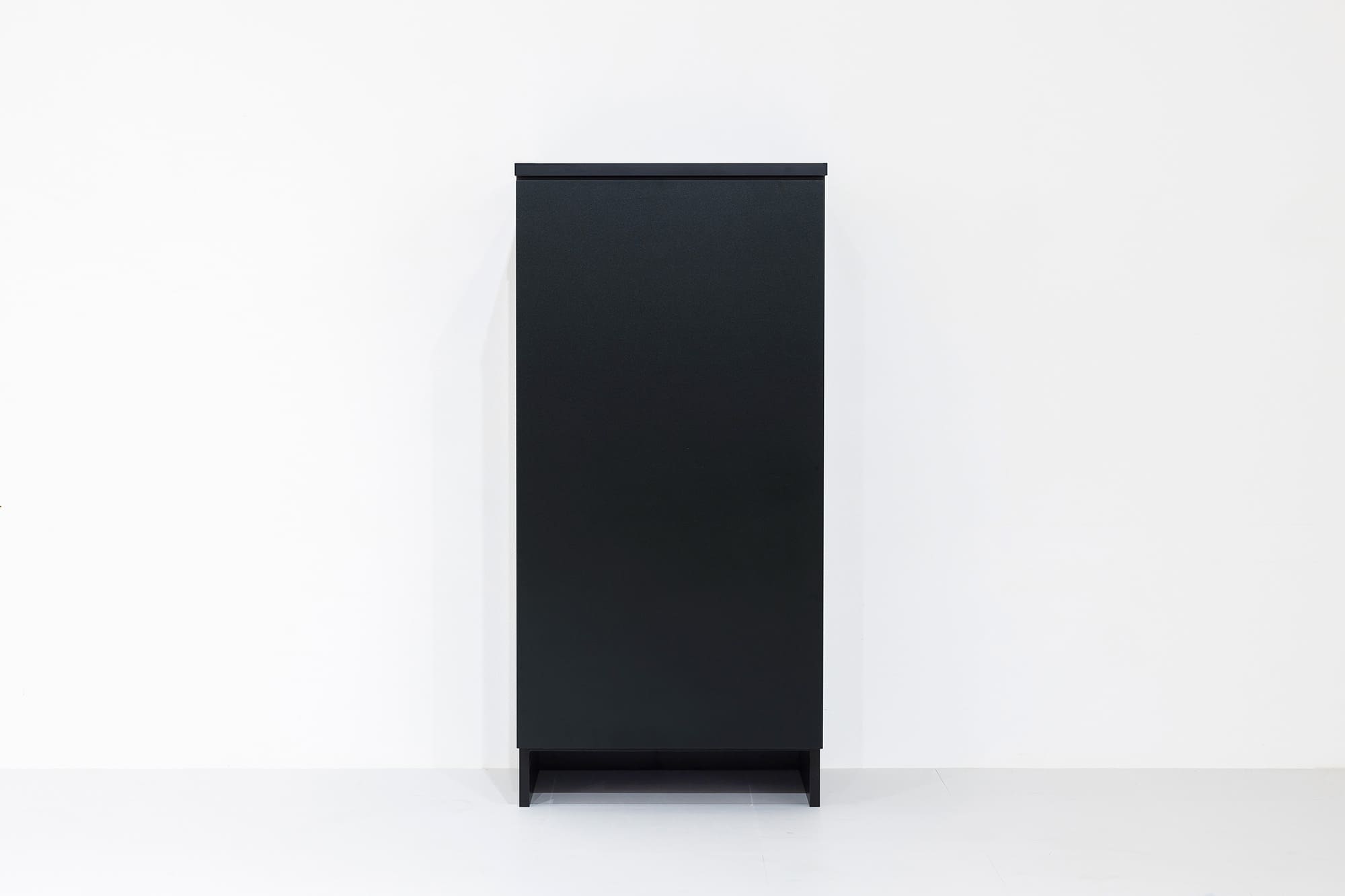 オーダー玄関収納 W300～450 シナ SF-FN017-07-G183 台輪をご使用いただく場合も壁固定が必要です（写真はブラックW450）