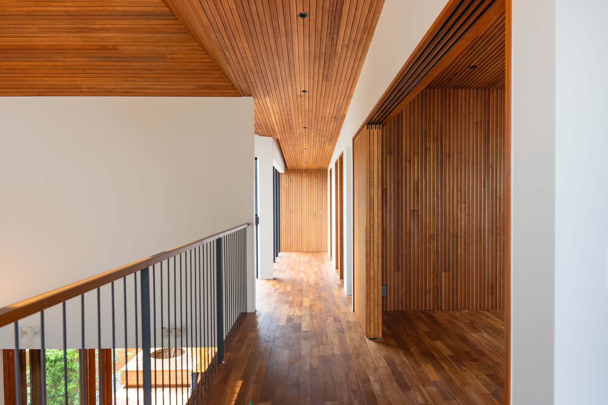 クラシックリブパネル エッジ L2550 無塗装 WL-WB015-07a-G276 「エッジ 無塗装」を現場塗装して使用した事例