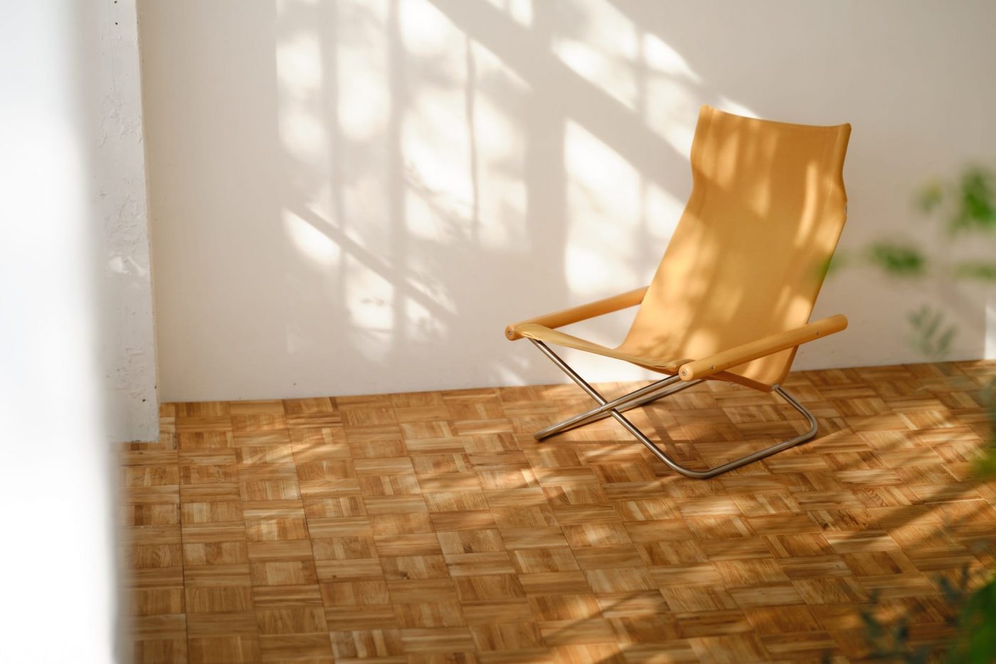 チェッカーパーケット オーク/無塗装（ケース） FL-FL025-01-G141 床そのものがクラフトアートのような佇まい（撮影：Yusuke Uchida）