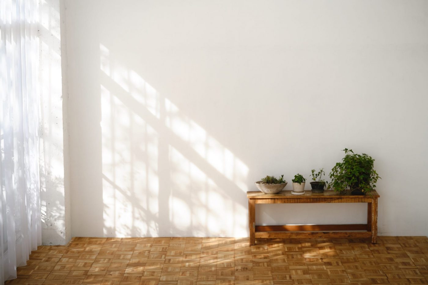 チェッカーパーケット オーク/無塗装（バラ売り） FL-FL025-01P-G141 床そのものがクラフトアートのような佇まい（撮影：Yusuke Uchida）