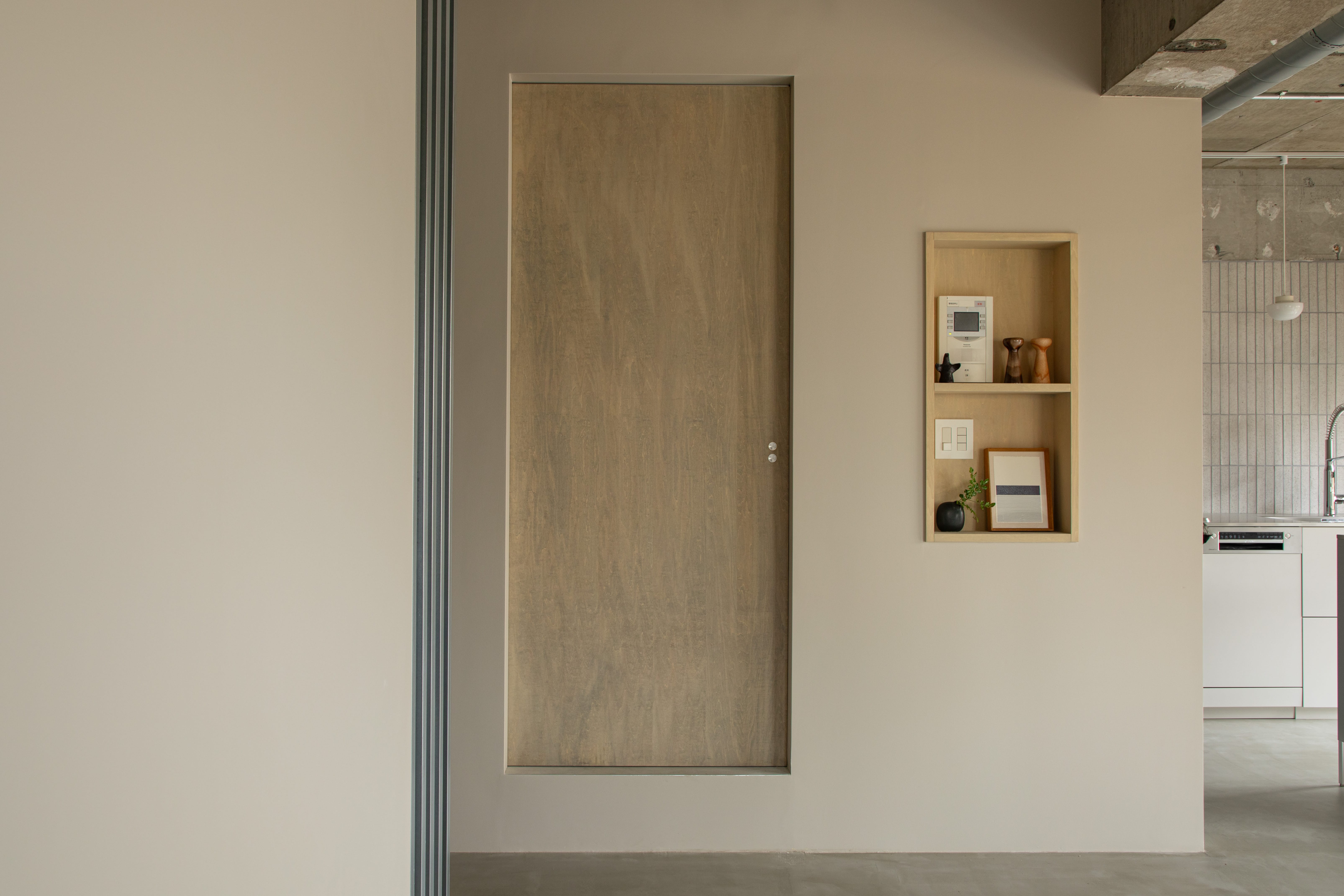 オーダーフラッシュドア シナ DW-DR010-02-G191 シナ 着色オイル塗装　事例協力：shikari.design