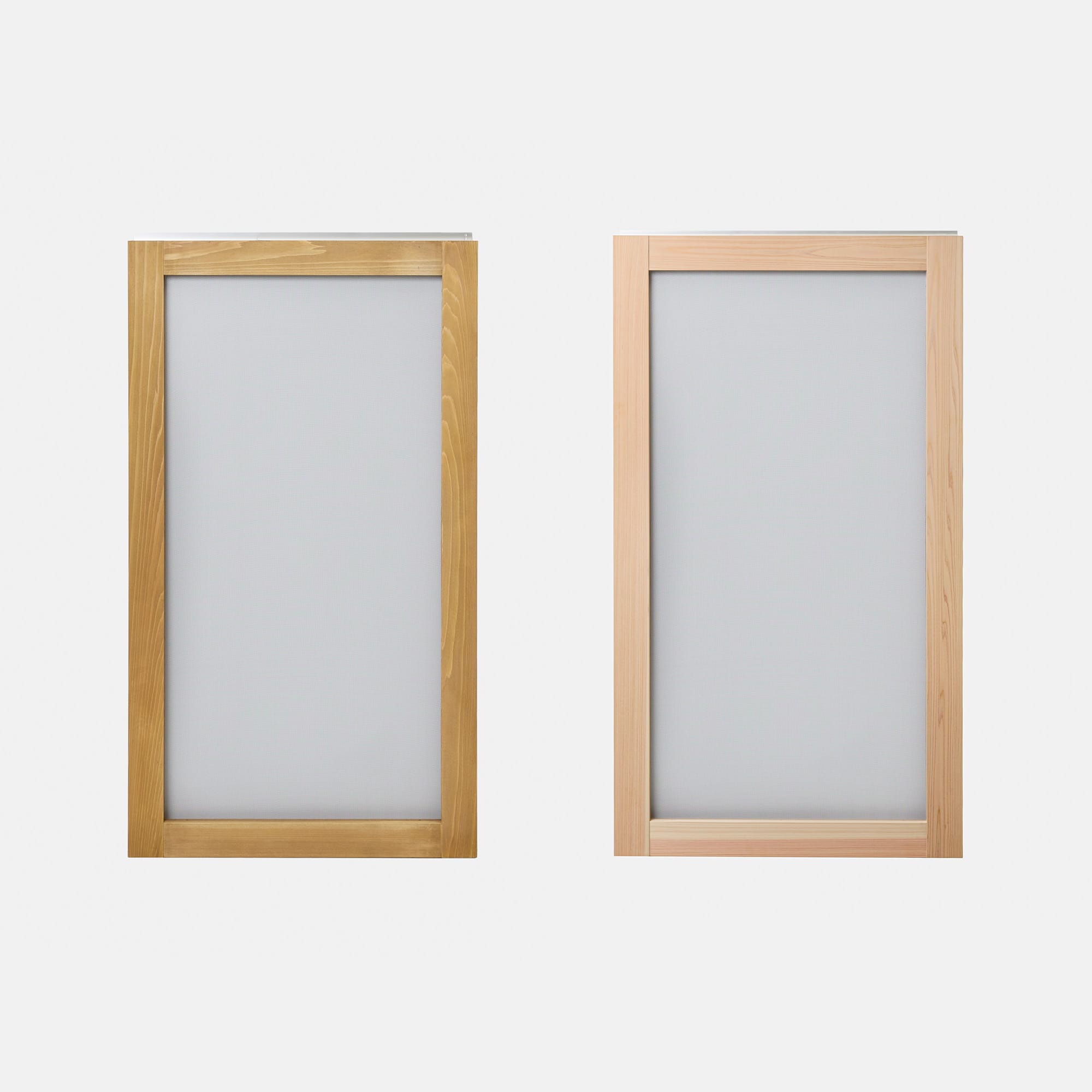 木製インナーサッシ 四方枠 腰窓用 網戸 DW-DR018-06-G325 建具表面 （左：着色塗装品・右：無塗装品）