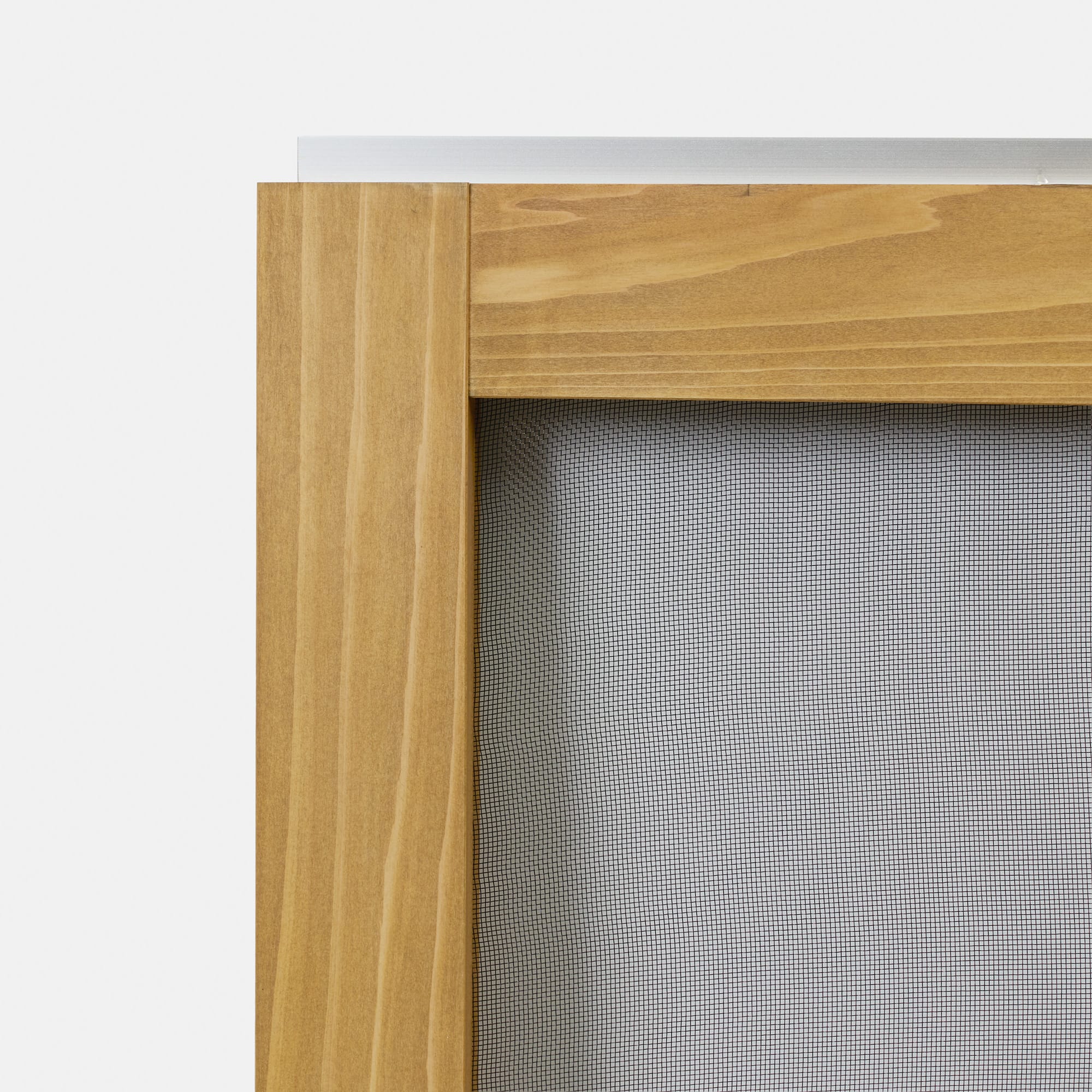 木製インナーサッシ 四方枠 腰窓用 網戸 DW-DR018-06-G325 表面のアップ（写真は着色塗装品）