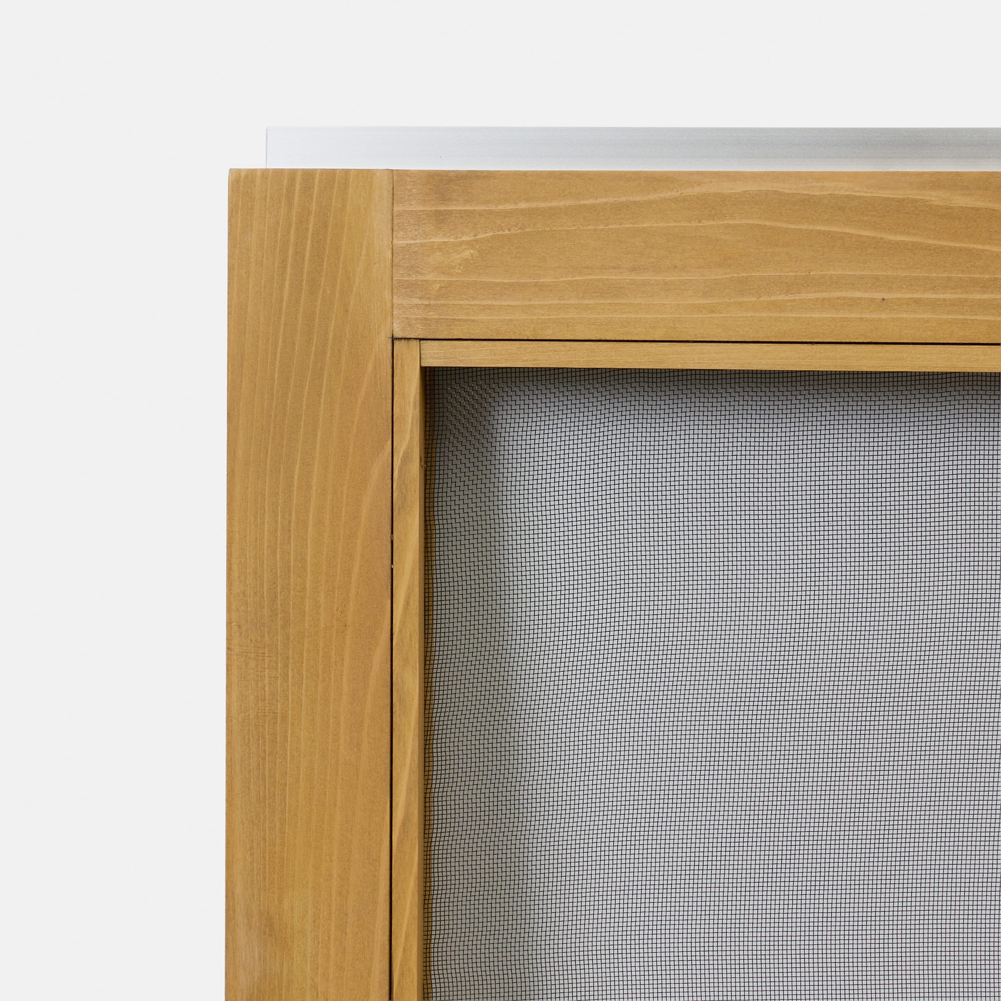 木製インナーサッシ 四方枠 腰窓用 網戸 DW-DR018-06-G325 裏面のアップ。裏側は押縁があります（写真は着色塗装品）