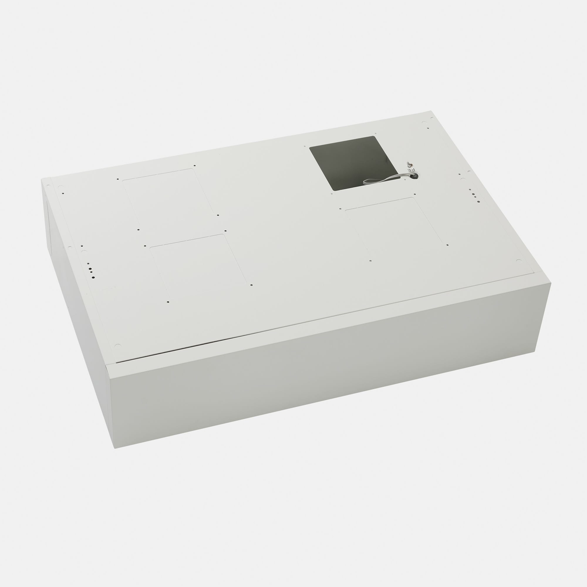 フラットレンジフード 壁付け型 W900 ホワイト KB-KC017-17-G141 上部の4隅、左右の側面、さらに背面の計7方向にダクトを取り付けることができます