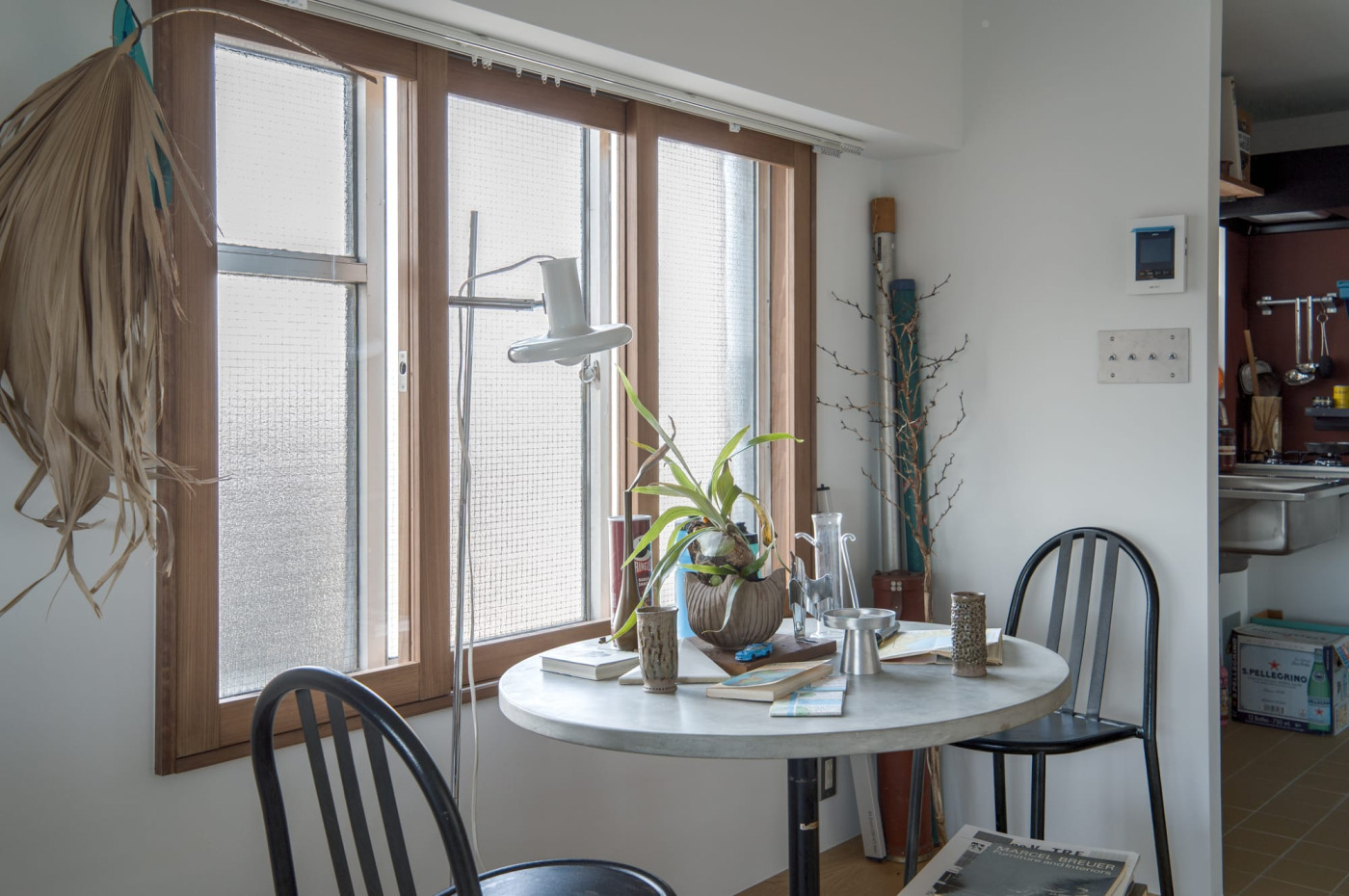 木製インナーサッシ 枠なし 腰窓用 ガラス戸 DW-DR018-09-G325 3枚の窓には、枠なしのガラス戸と枠の単品売りを組み合わせて使用