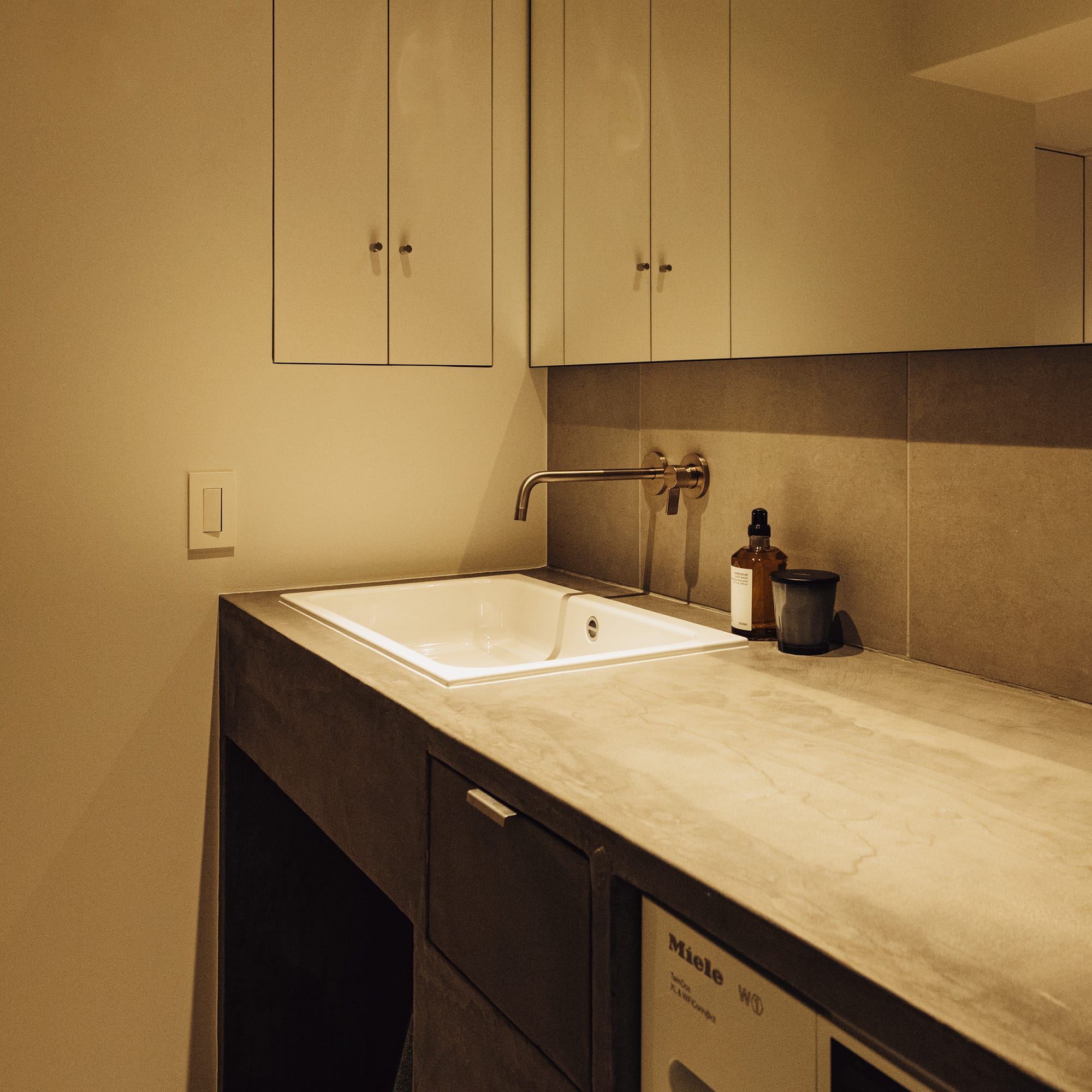 アングル把手 W150 PS-HD024-02-G141 （写真提供：ASTER ｜中川正人商店）