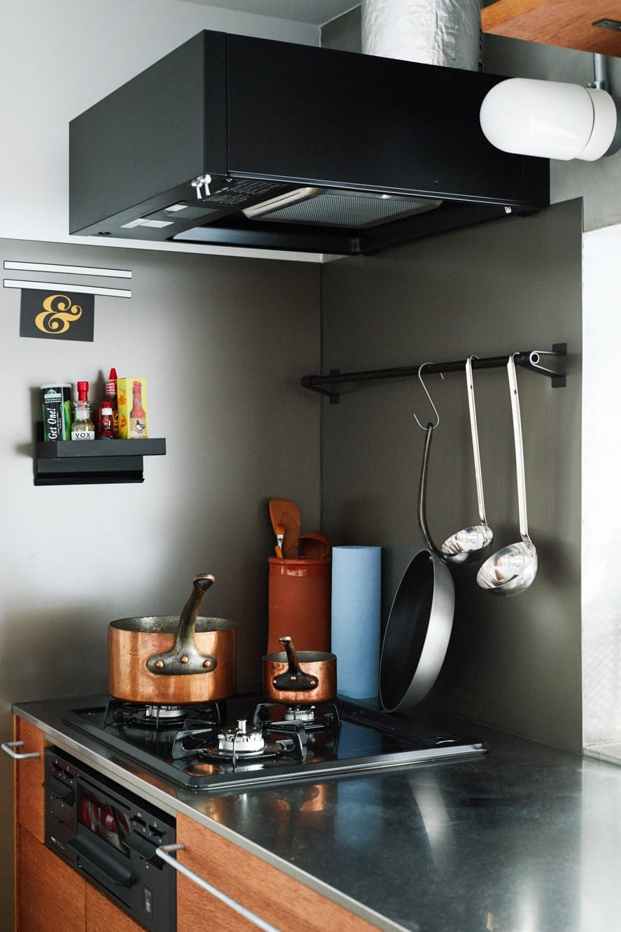 フラットレンジフード 壁付け型 W600 ブラック KB-KC017-02-G141 壁付け型 W600 ブラックの事例（撮影：Masanori Kaneshita）