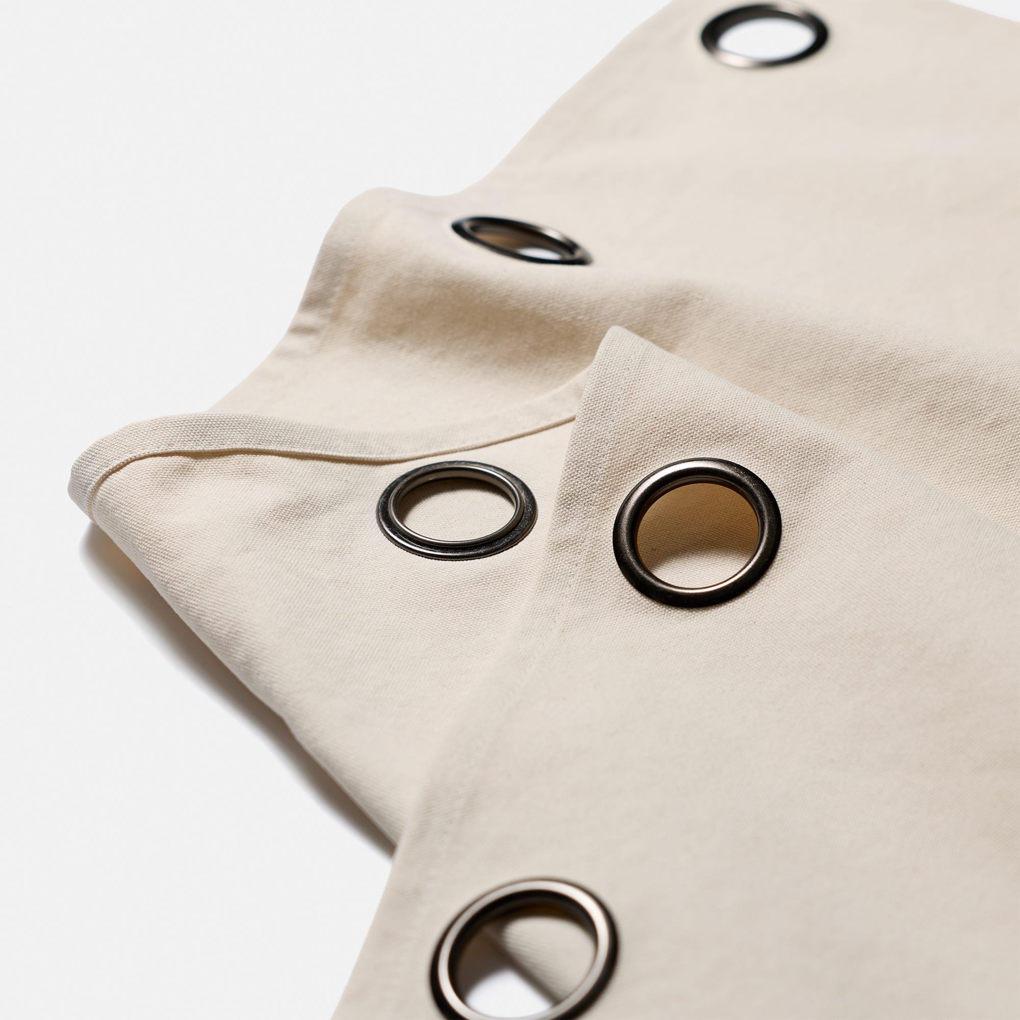 帆布カーテン ハトメ スタイル アイボリー DW-CB008-02-G114 黒ニッケル製のハトメ