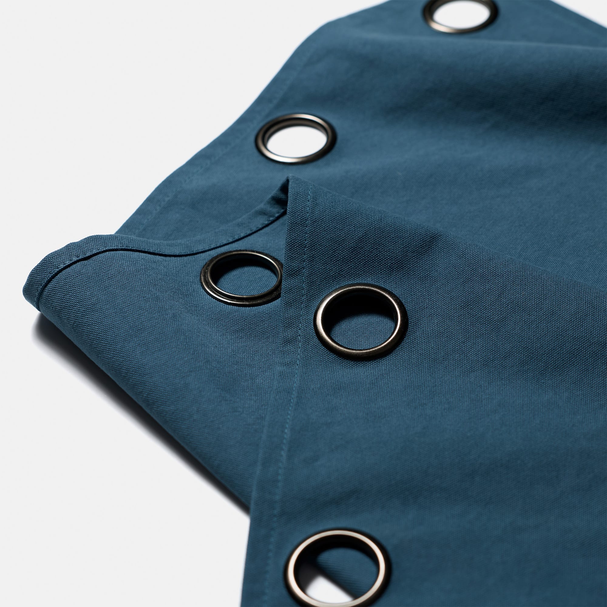 帆布カーテン ハトメ スタイル スモークブルー DW-CB008-08-G114 黒ニッケル製のハトメ