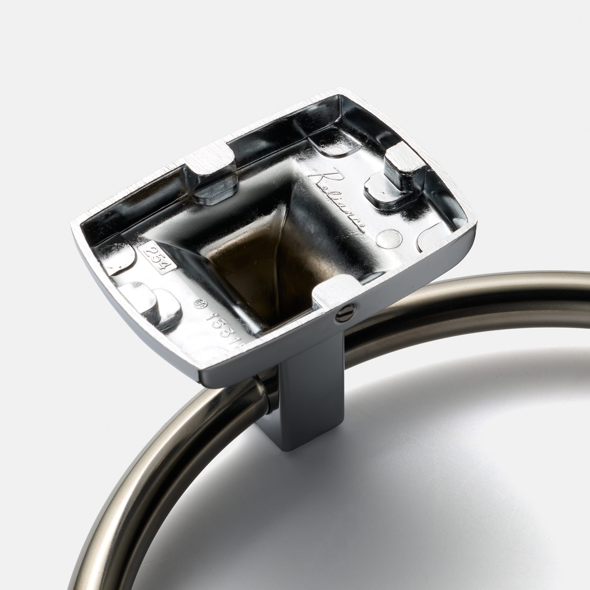 ホテル金物 タオルリング 丸 KB-AC021-13-G141 取付部裏面