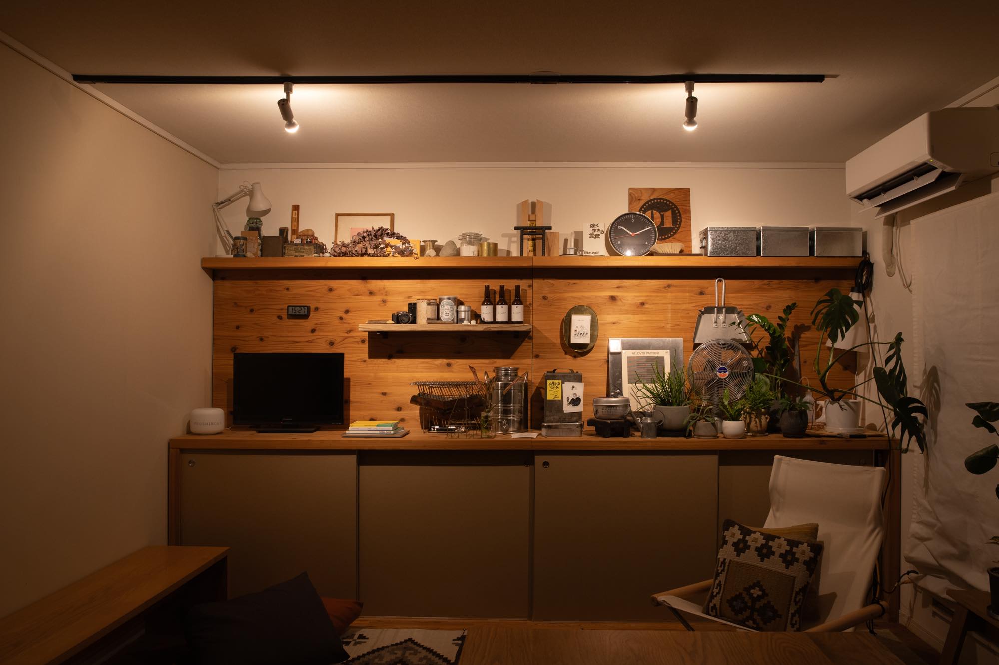 スポットライト ソケット型  WH（拡散） LT-OT007-14-G141 拡散2灯で壁を照らした例