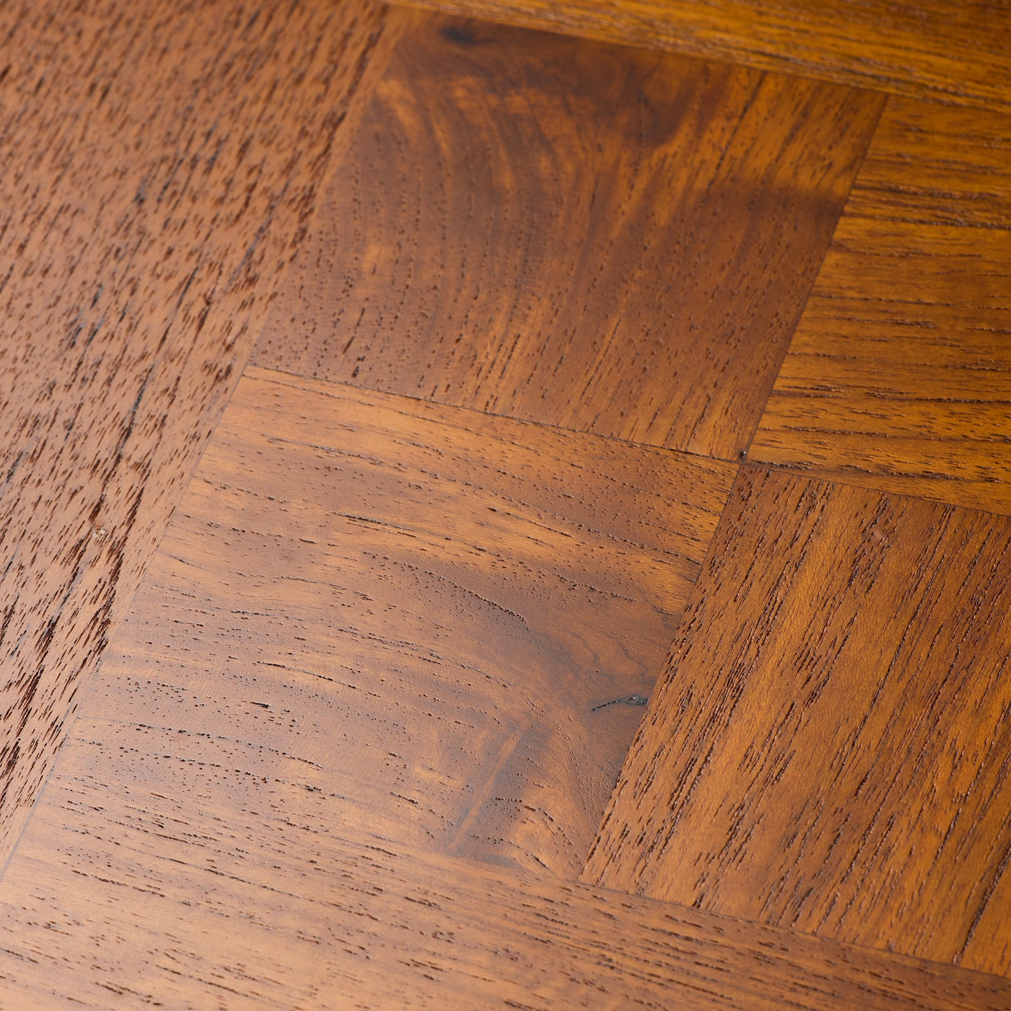 チークウッドフローリング パーケット（バラ売り） FL-FL029-02P-G141 色のばらつきを抑えるため、着色仕上げを施しています